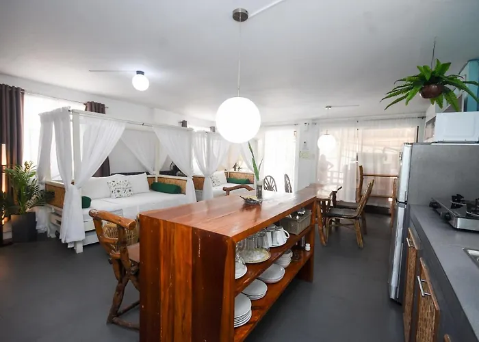 8 Colors Beach House Resort