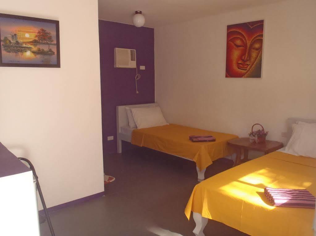 8 Colors House 3*