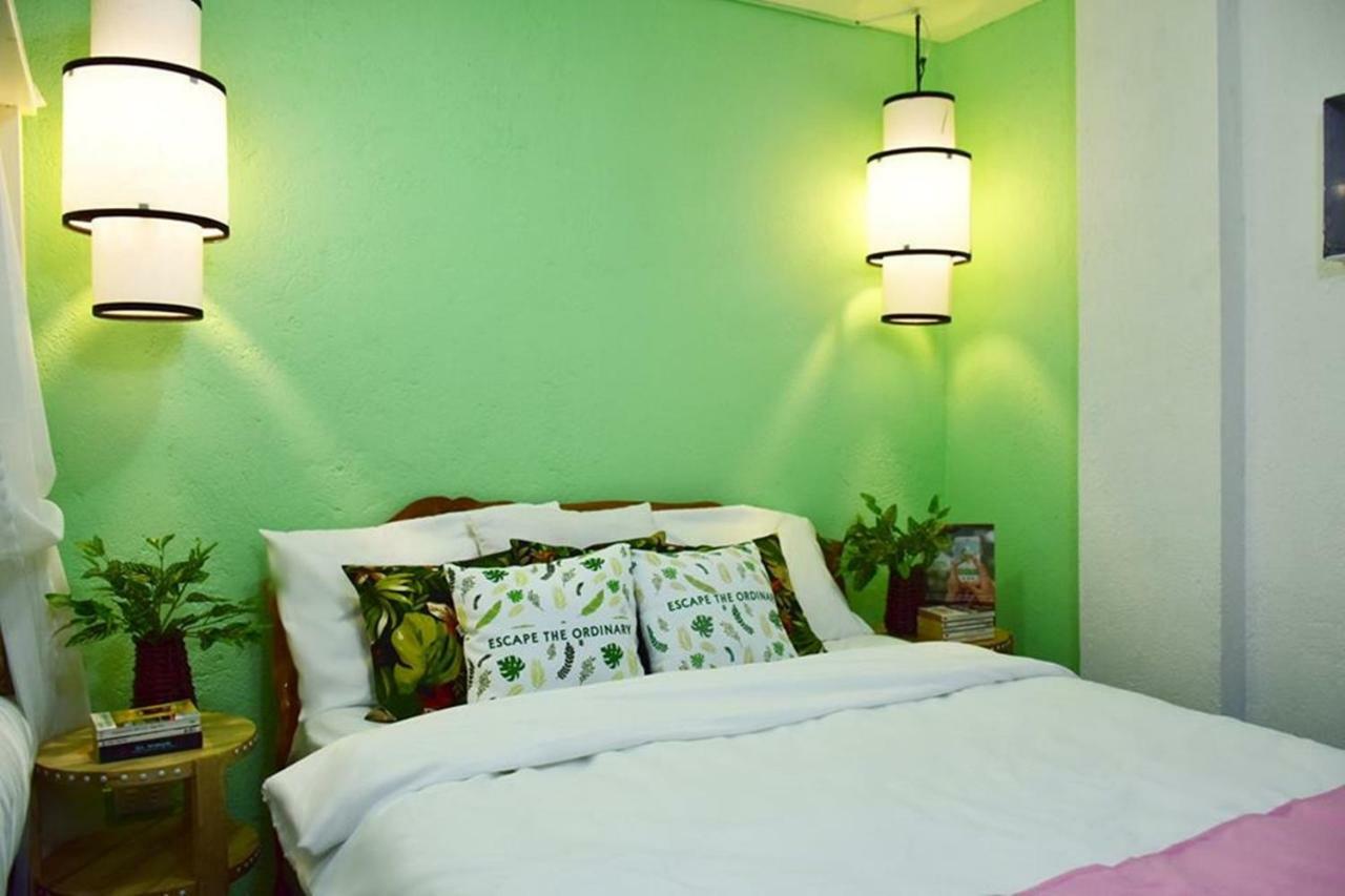 8 Colors House Malay